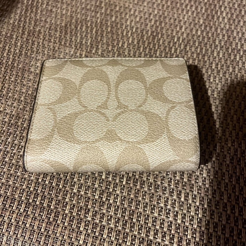 New Coach Cream and Tan Wallet with Gold Clasp - Picture 2 of 5